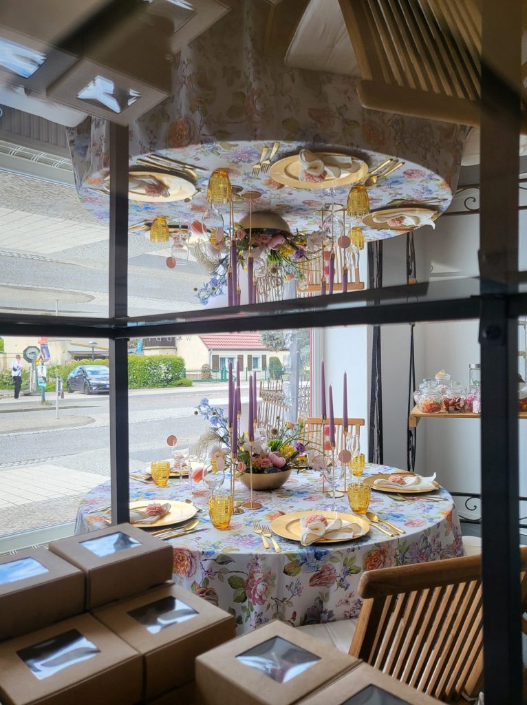 Tischwäsche rosen muster mieten