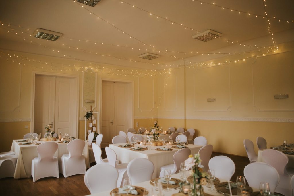 Tischdecke eckig 140x240cm ivory zum mieten