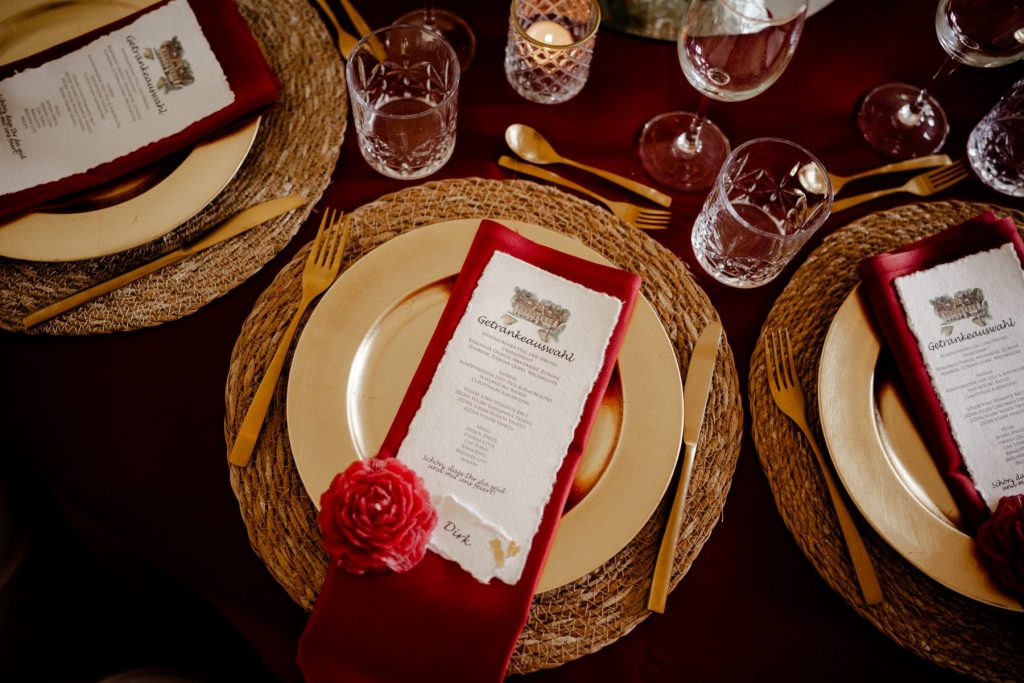 Goldenes Besteck mieten