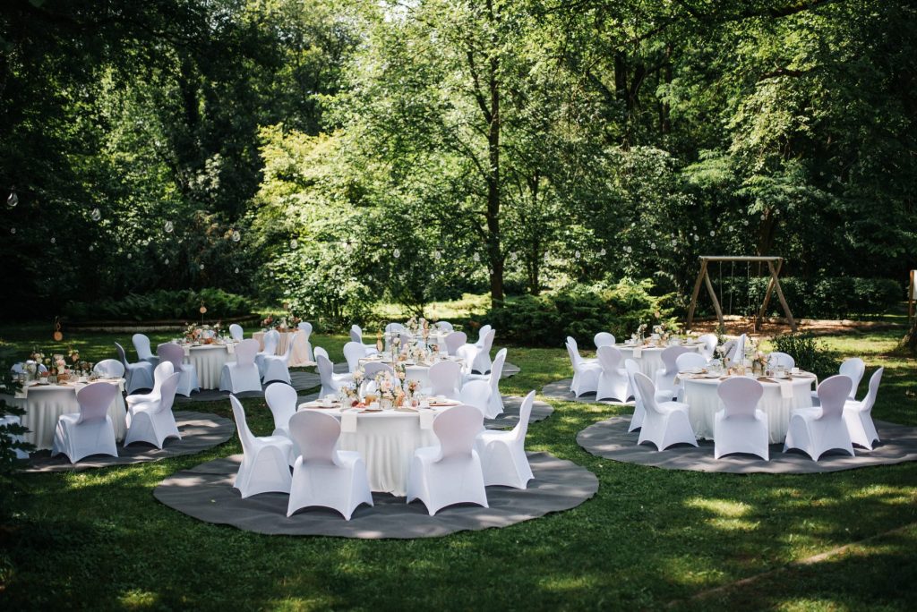 Tischhusse bodenlang 290cm zum mieten